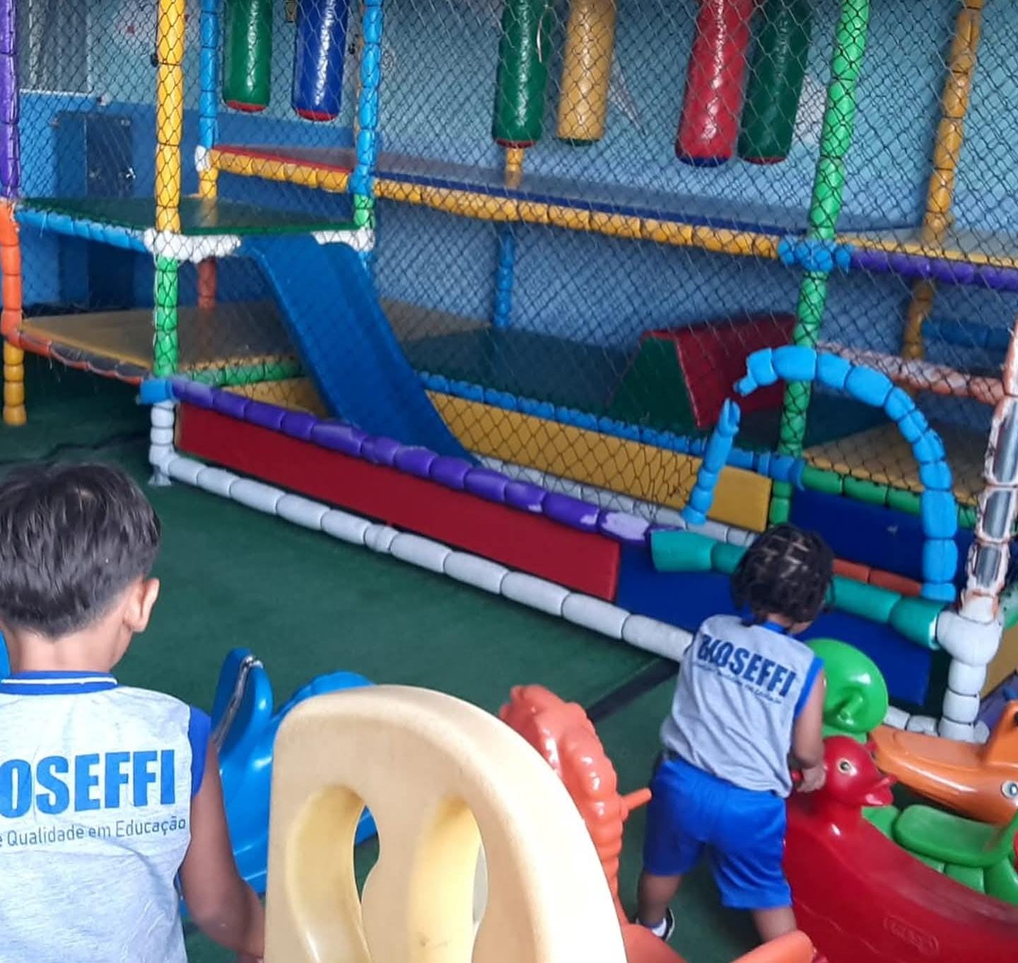 Parquinho infantil seguro e divertido